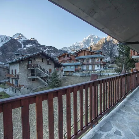 Altido Charming 2 Level Family Flat In Verrand