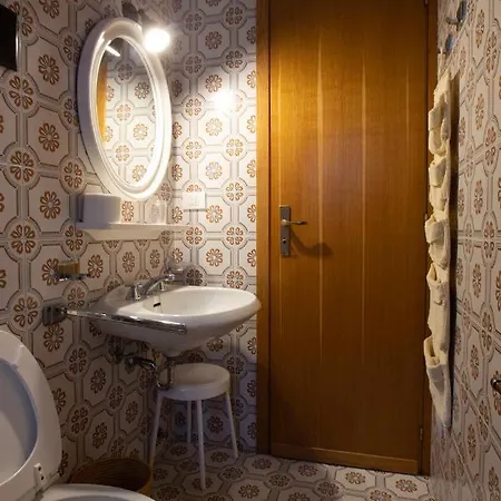 Altido Charming 2 Level Family Flat In *