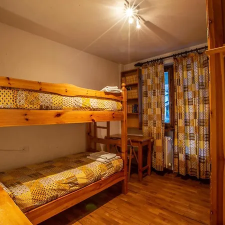 Altido Charming 2 Level Family Flat In *