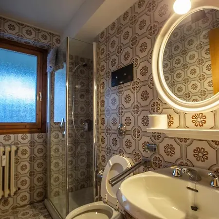 Altido Charming 2 Level Family Flat In *