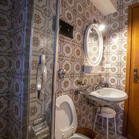 Apartamento Altido Charming 2 Level Family Flat In
